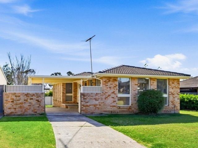 Bright & Spacious Single Level Living!