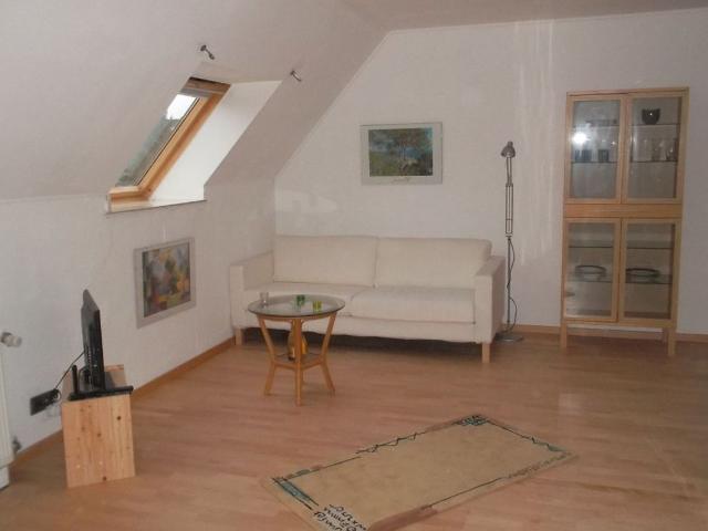 Bright, spacious Studio Apartment in calm side street in Düsseldorf Eller, Dusseldorf Amsterdam Apartments for Rent