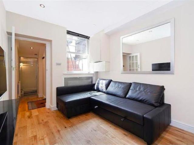 Bright & Spacious SW10 1 bed Flat, Separate Access