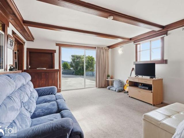 Bright, Spacious & Perfectly Positioned
