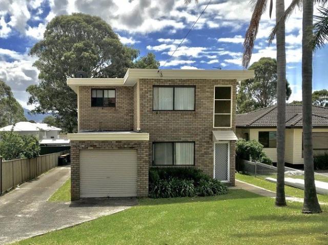 Bright & Spacious Top Floor Unit
