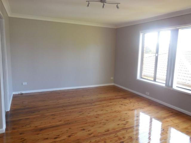 Bright & Spacious Top Floor Unit