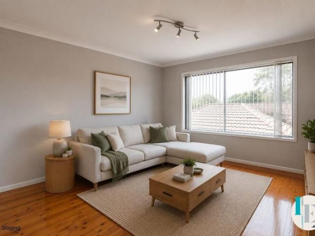 Bright & Spacious Top Floor Unit