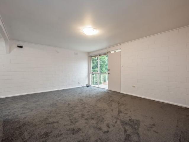 Bright & Spacious Two Bedroom Apartment in Prime Thornbury Location