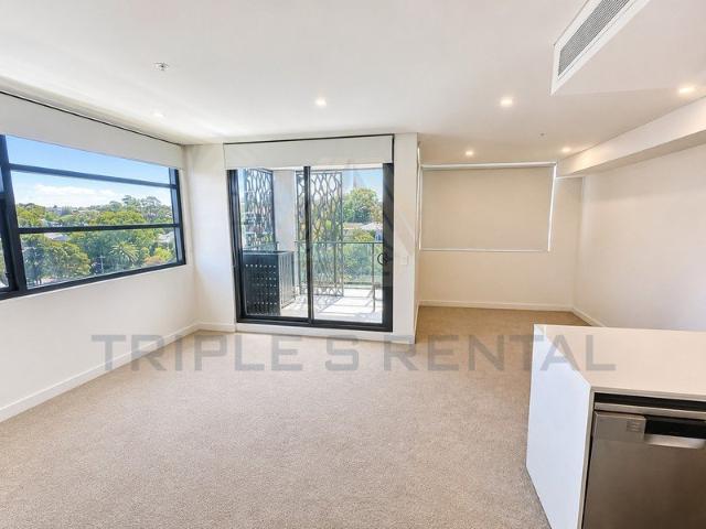 Bright & Spacious Two Bedroom Apartment with Balcony and Parking