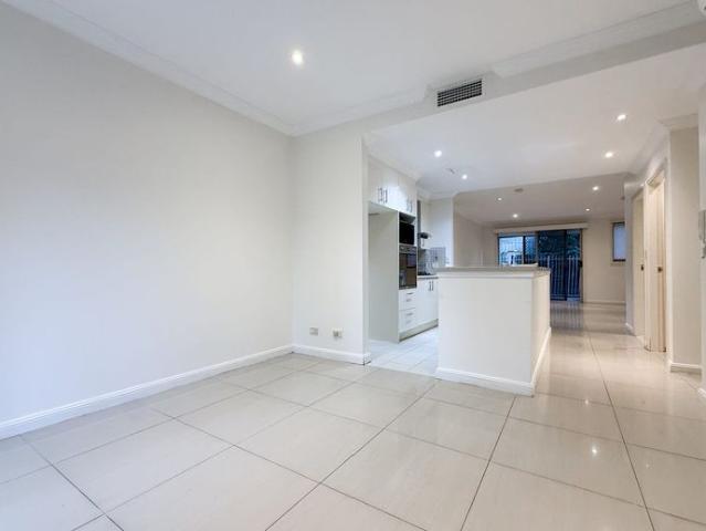 Bright & Spacious Unfurnished terrace house in a Prime Marsfield Location