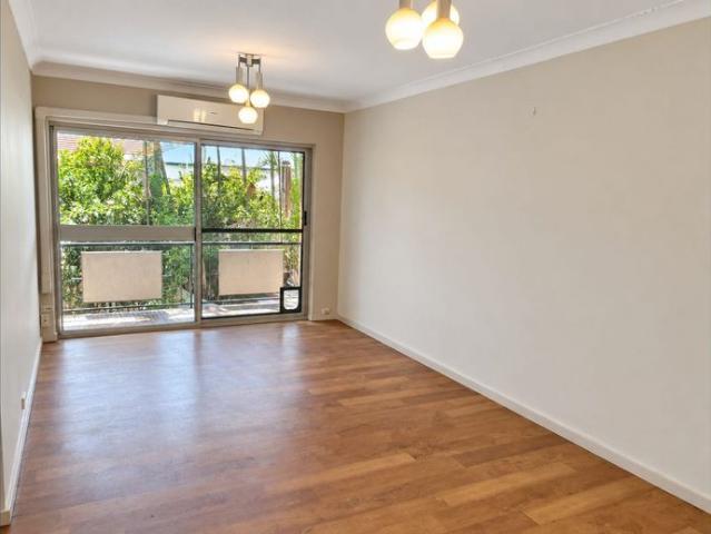 Bright spacious unit!