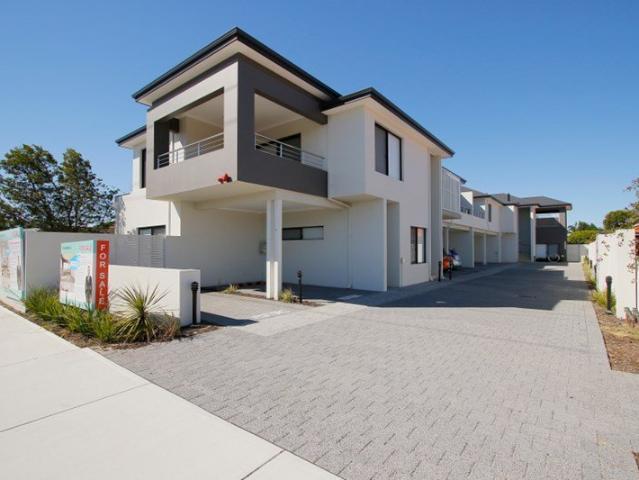Bright & Spacious Unit in Prime Belmont Location