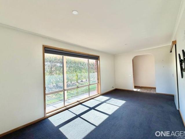 Bright & Spacious Unit in Prime Location