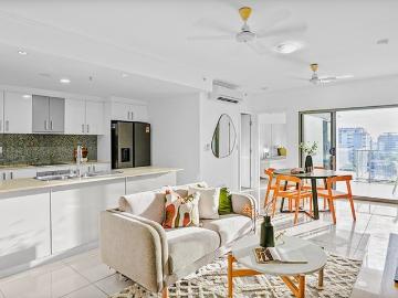 Bright, Spacious & Vibrant!