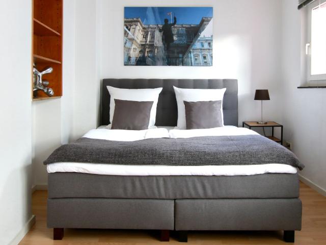 Bright studio near Friesenplatz, Koln Amsterdam Apartments for Rent