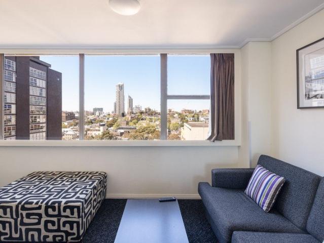 Bright studio and Inner Sydney lifestyle in iconic Hyde Park Plaza