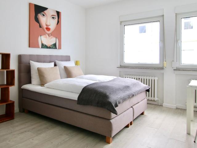 Bright studio apartment at Friesenplatz, Koln Amsterdam Apartments for Rent
