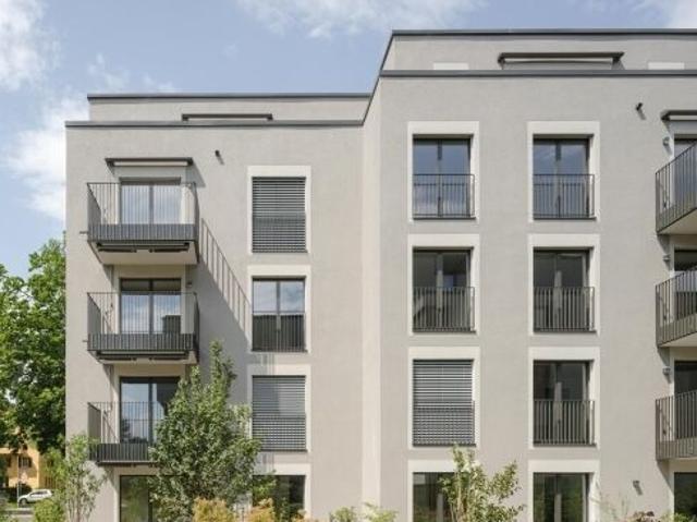 Bright studio apartment available immediately