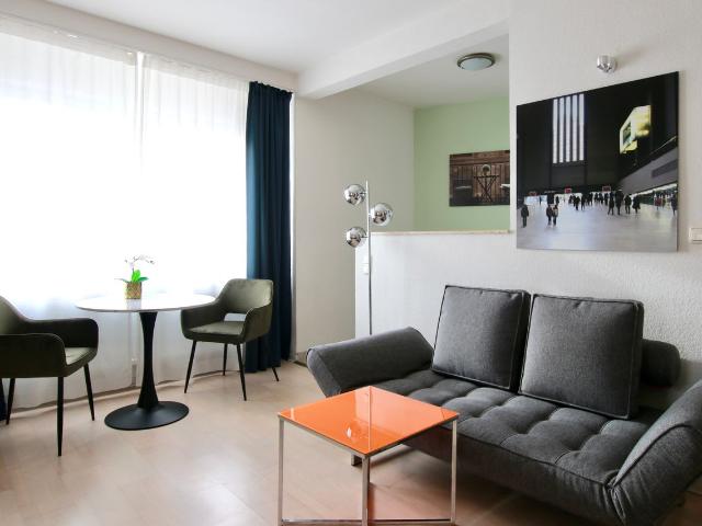 Bright studio close to Friesenplatz, Koln Amsterdam Apartments for Rent