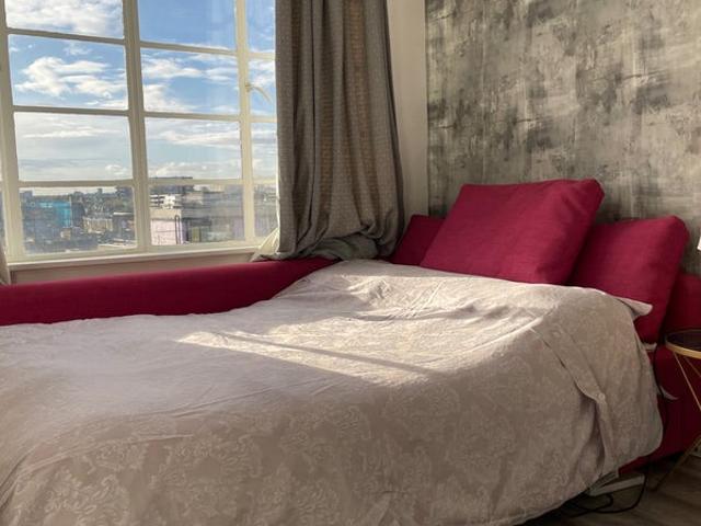 Bright Studio Flat in Prime Location