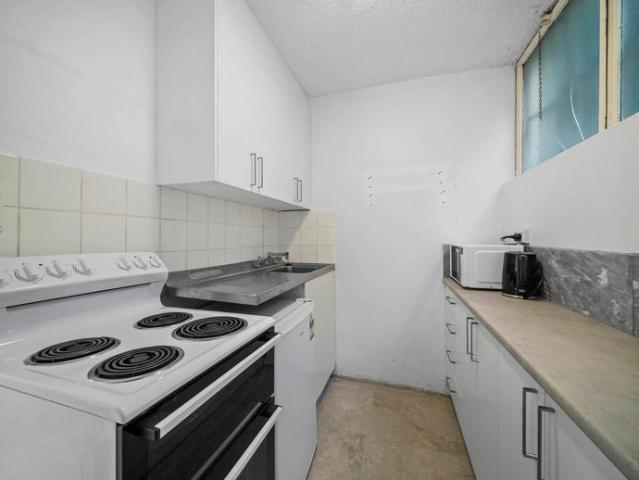 Bright Studio Garden Apartment in sought after 'Ercildoune'