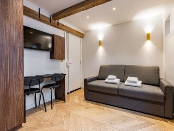 Bright Studio in Batignolles with AC, Paris Amsterdam Apartments for Rent