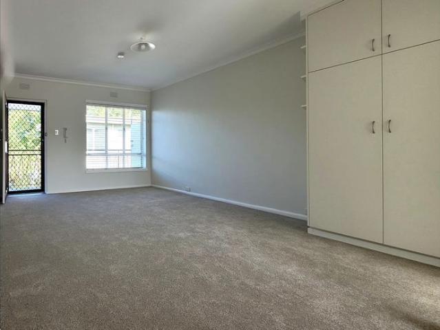 Bright Studio Living in Prime Elwood