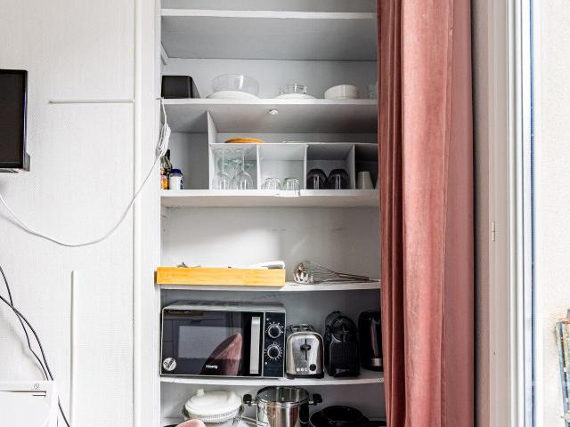 Bright Studio with AC in the Heart of the 19th Arrondissement, Paris Amsterdam Apartments for Rent