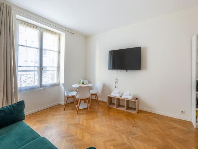 Bright Studio with AC near Parc Monceau