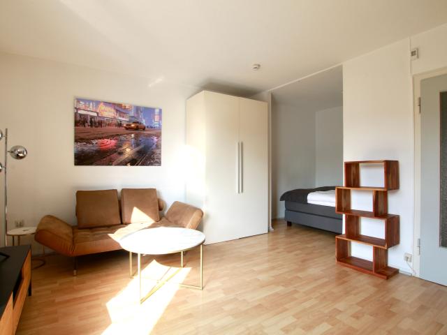 Bright studio with balcony next to the beautiful Rathenauplatz