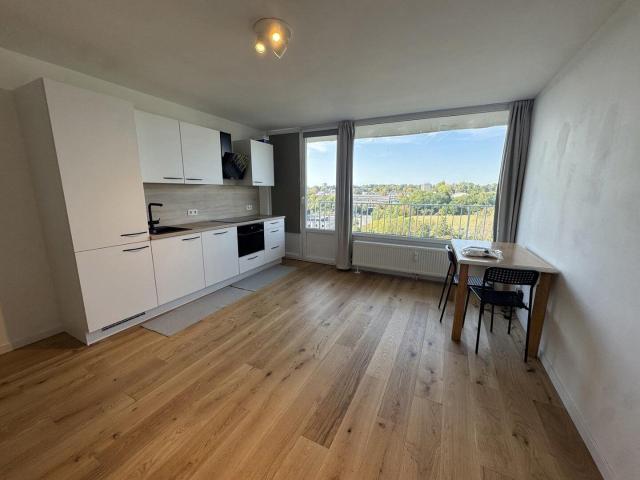 Bright Studio with Private Parking