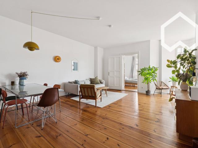 Bright, stylish 3 room period apartment with large south facing balcony – fully furnished, sublet