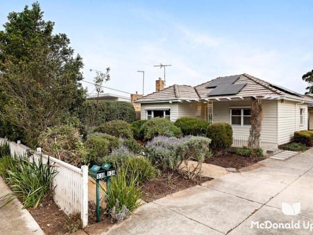 Bright, Stylish Access to Beloved Avondale Heights