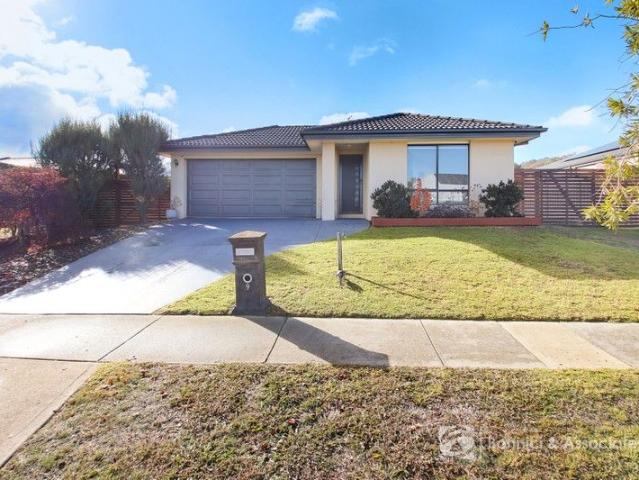 Bright, Stylish and Effortlessly Comfortable Living in Beautiful Beechworth