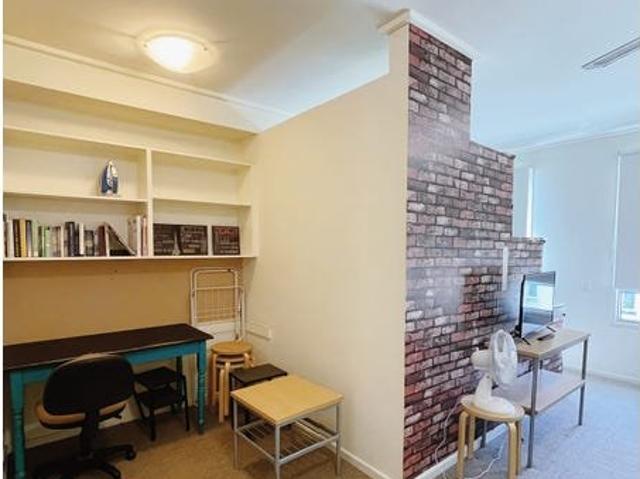 Bright & Stylish Apartment at College Square, Prime Location