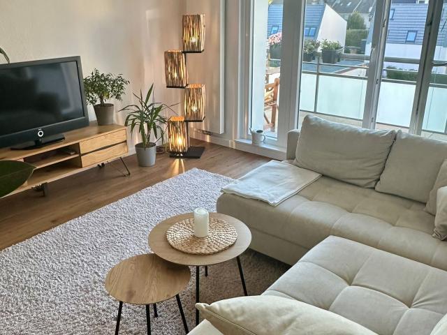 Bright, stylish home with sun balcony, just 200 m from the Rhine in Cologne Weiß, Koln Amsterdam Apartments for Rent