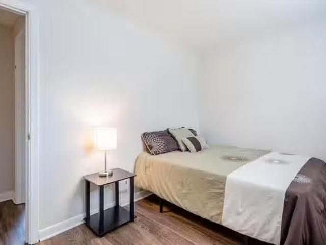 Bright & Stylish Riverdale Retreat Full Kitchen, Wi Fi + Laun.