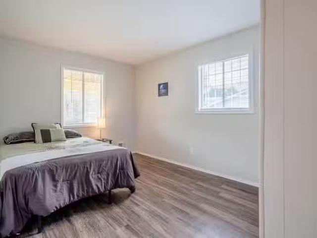 Bright & Stylish Riverdale Retreat Full Kitchen, Wi Fi + Laun.