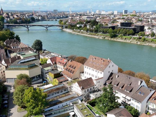 Bright suite in excellent location, Basel Amsterdam Apartments for Rent