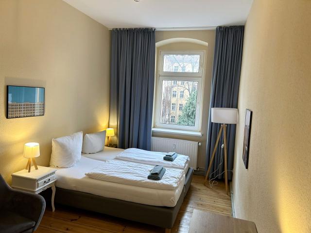 Bright suite in Friedrichshain for up to 3 persons, Berlin Amsterdam Apartments for Rent