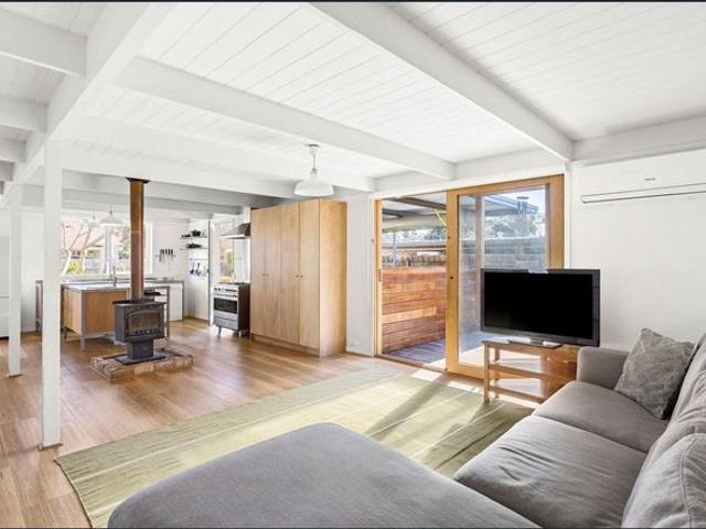 Bright & Sunny 3 Bedroom Home in a Quiet Court