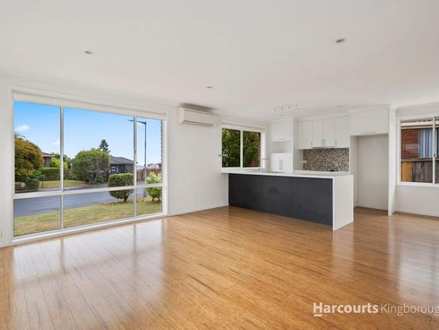 Bright & Sunny Blackmans Bay Family Home