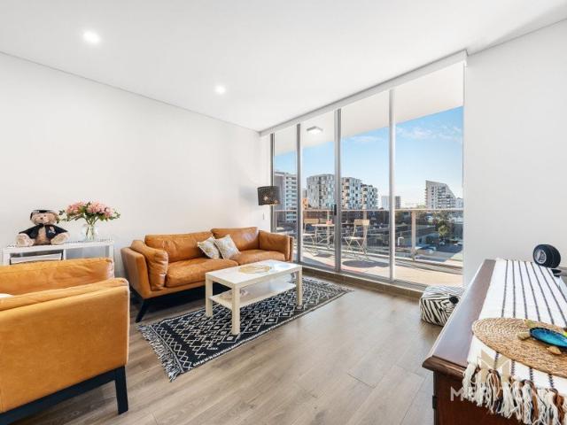Bright sunny inner Sydney apartment in quiet yet convenient locale