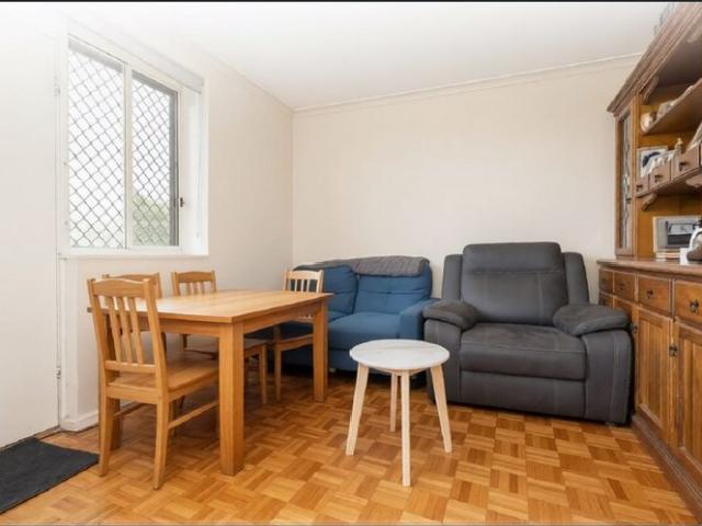 Bright & Sunny One Bedroom Apartment in the Heart of Coburg