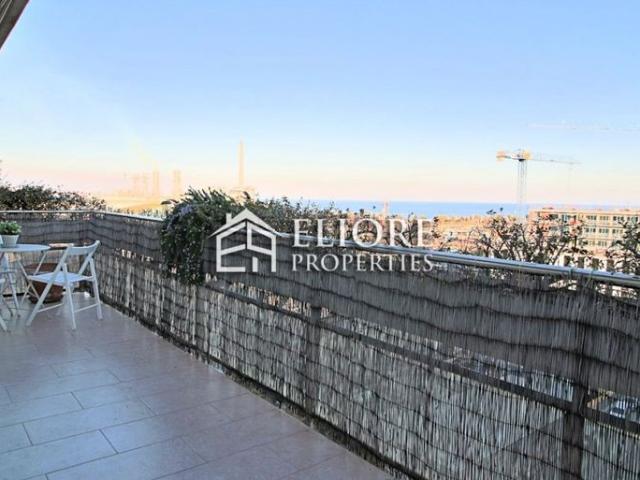 Bright penthouse with 2 private terraces and sea views!