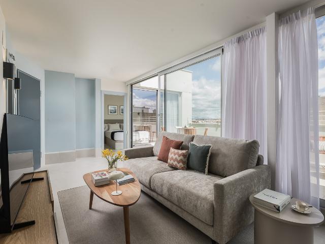 Bright penthouse with terrace in a brand new building