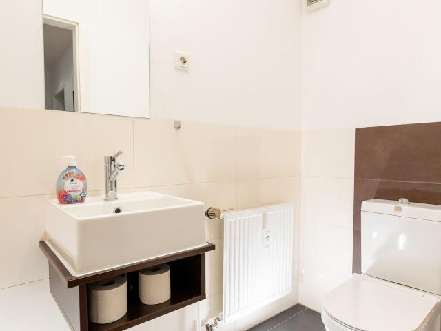 Bright, perfect flat conveniently located, Dusseldorf Amsterdam Apartments for Rent