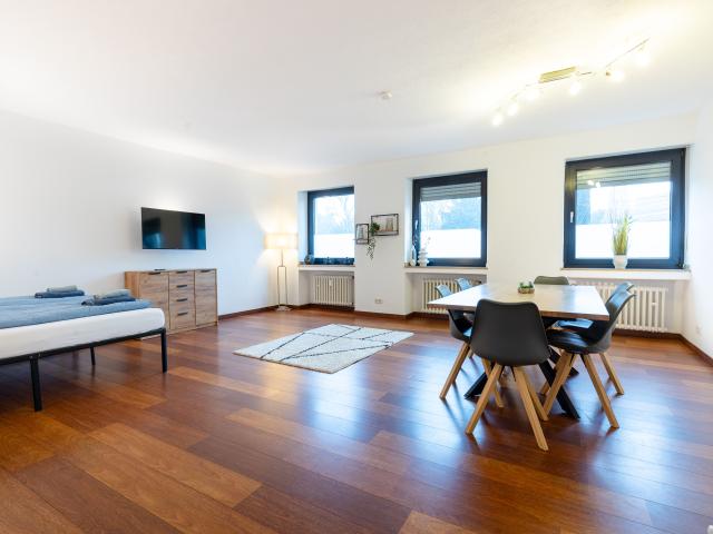 Bright, perfect flat conveniently located