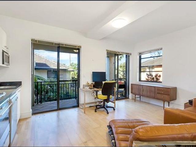 Fully Furnished Bright & Private Apartment with Resort Style Facilities Walk to Victoria Cross Metro