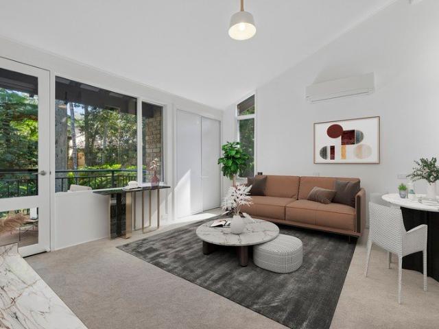 Bright, private & perfectly positioned villa