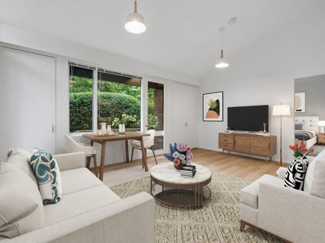 Bright, private & perfectly positioned villa