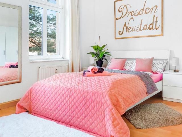 Bright, quiet 2 room apt, 2 bathrooms, DD Neustadt, Dresden Amsterdam Apartments for Rent