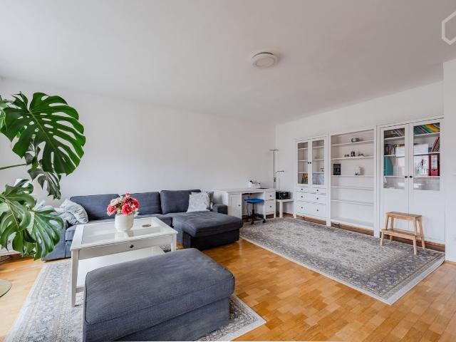 Bright & Quiet 80 sqm Retreat with Balcony, Berlin Amsterdam Apartments for Rent