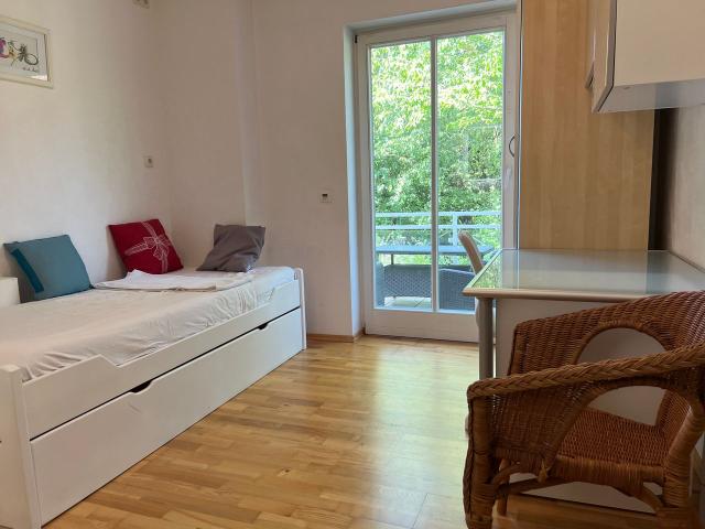 Bright, quiet apartment in Alt Solln, Munchen Amsterdam Apartments for Rent